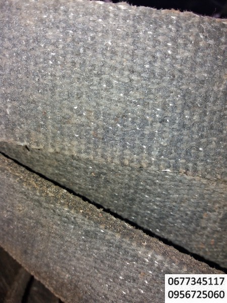 ремни плоские резинотканевые бесконечные гладкие, Конечные ремни:
Ширина ремня - от 20мм до 1600мм , 40х6мм, 60х6мм, ГОСТ 23831-79 , М-200-3-БКНЛ-65-3-1 ГОСТ 23831-79 ,ремни плоские бесконечные для зернометателей , приводные ремни , ГОСТ 23831-79: Ремни плоские приводные резинотканевые ,Ремни плоские предназначены для плоскоремневых передач, транспортеров рядковых жаток, а также для водоподъемников, элеваторов и норий в качестве тягового элемента. Привод токарный станок, привод барабана, ривод ткацких машин, Марка ткани тягового каркаса - ТК200-2; ТЛК-200; БКНЛ-65, Плоские приводные ремни осуществляют передачу энергии при контакте плоского нижнего основания ремня с цилиндрическими либо бочкообразными шкивами. Могут работать при увеличенных скоростях и уменьшенных диаметрах шкивов в сравнении с клиновыми ремнями, однако передают меньшую мощность и чувствительны к удлинению. В основе такого ремня лежит тканевый каркас, а между прокладками имеются резиновые прослойки.
